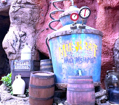 ウォルトディズニーワールドのスプラッシュマウンテンの密造酒オブジェ